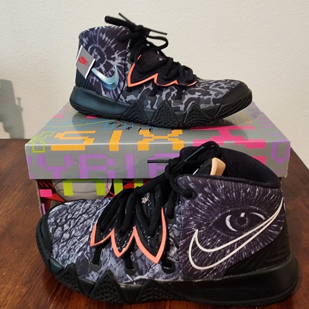 Nike Kids Black and Gray Patterned Sneakers